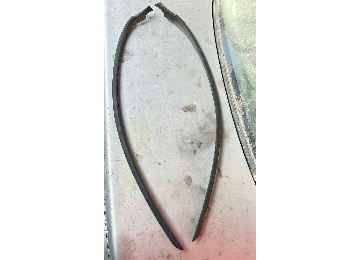 Ford Fiesta ön cam kenar çıta